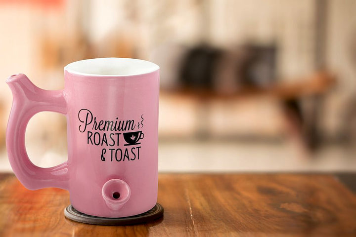 Pink roast & Toast mug with black logo - Headshop.com