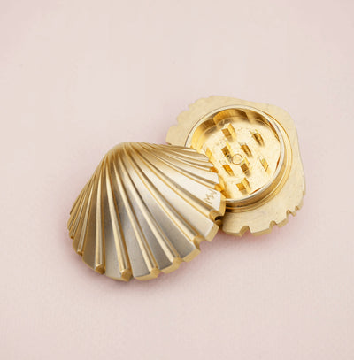 Stay Golden Seashell Weed Grinder - Headshop.com