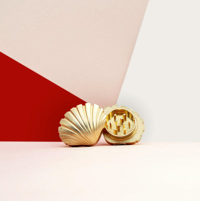 Stay Golden Seashell Weed Grinder - Headshop.com