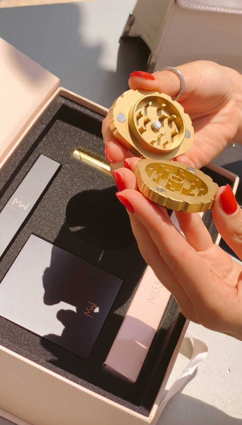Miss Weed Jet Setter  Travel Kit - Headshop.com