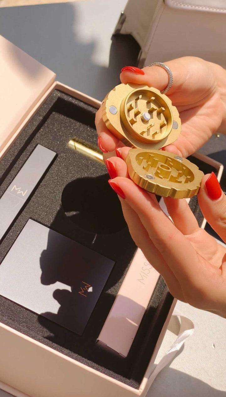 Miss Weed Jet Setter  Travel Kit - Headshop.com